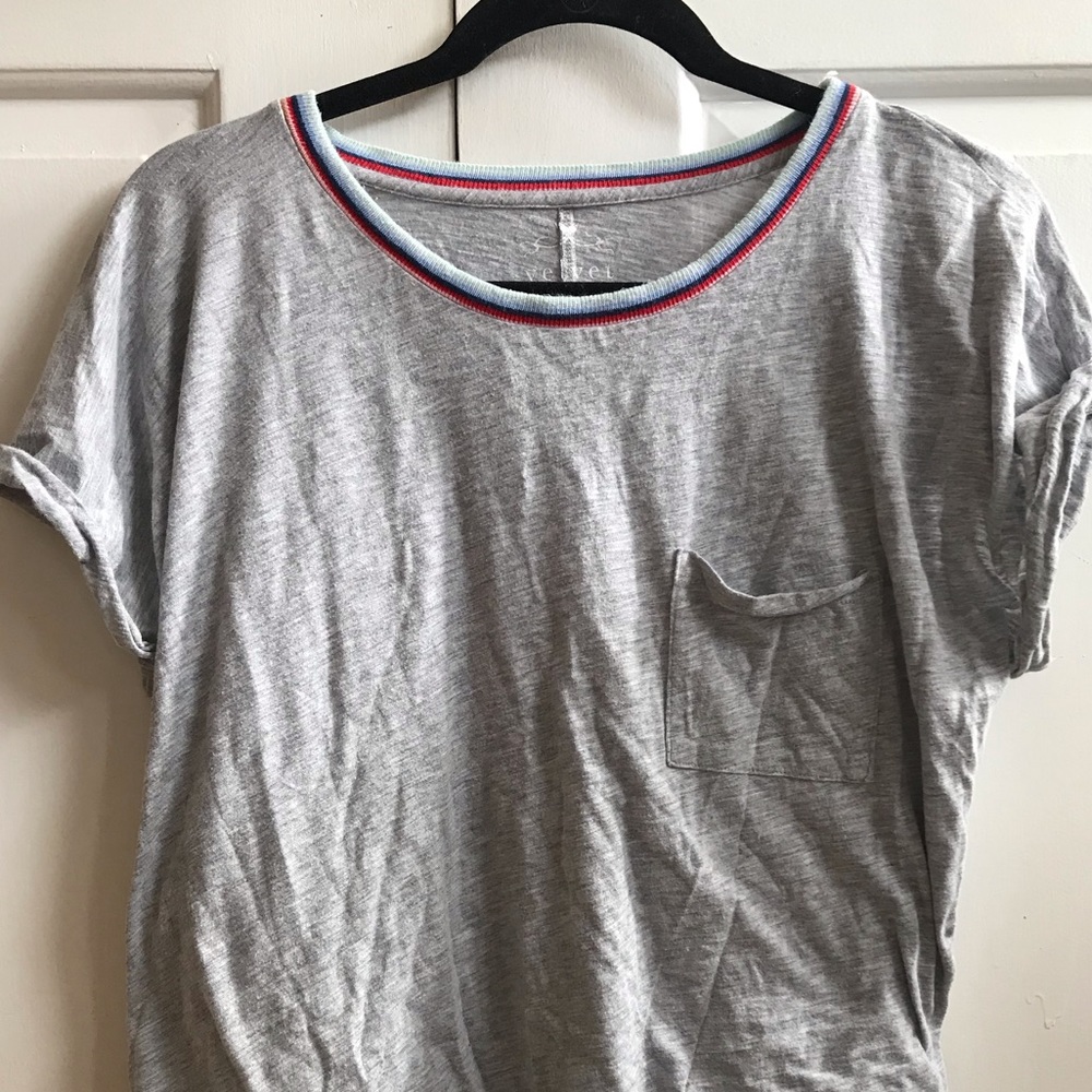 Grey T-shirt with striped collar